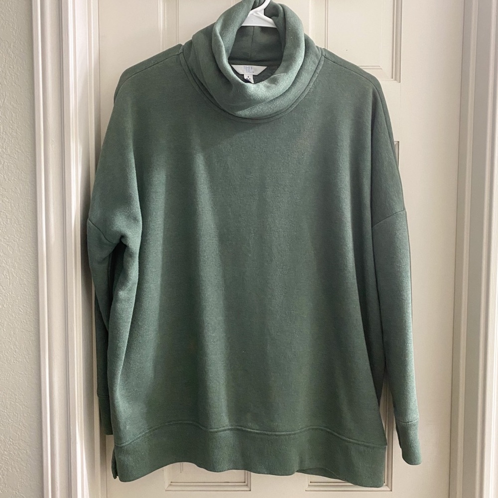 Green turtle neck sweater